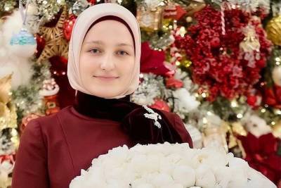 Дочь Рамзана Кадырова назначили главой департамента в мэрии Грозного. Ей 20 лет, и она находится под санкциями