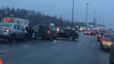 В массовом ДТП на КАД в Петербурге разбились 11 машин