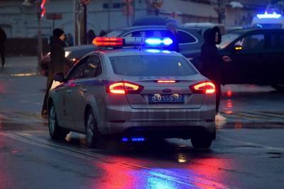 Автомобиль Jaguar врезался в отбойник в ТиНАО