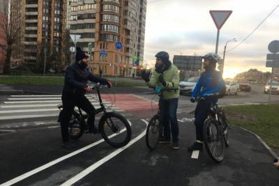 Петербуржцы переняли у шведов привычку передвигаться на велосипеде зимой