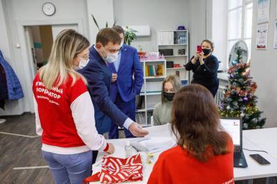 Председатель Воронежской облдумы Владимир Нетёсов встретился с волонтерами