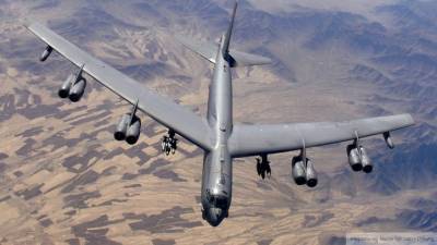 Бомбардировщики ВВС США провели показательный полет над Ближним Востоком