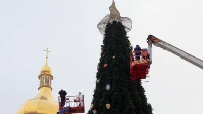 Шляпу на елке на Софийской площади заменят звездой