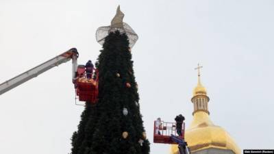 Шляпу на новогодней елке в центре Киева заменят звездой