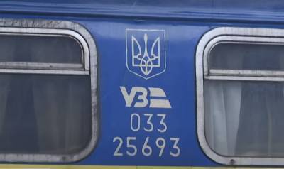 Тысячи билетов на поезда: украинцы массово разъезжаются на зимние праздники
