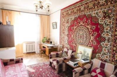 Зачем во времена СССР повсеместно вешали ковры на стены