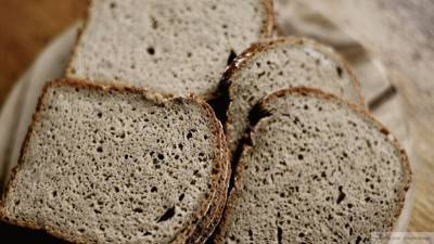 Российский диетолог рассказал об опасных свойствах белого хлеба