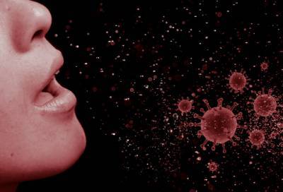Эксперт сравнил шансы заражения коронавирусной инфекцией при разговоре и кашле