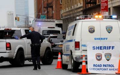 В центре Нью-Йорка автомобиль протаранил толпу участников демонстрации - rbc.ua - Нью-Йорк - шт.Нью-Джерси - Manhattan