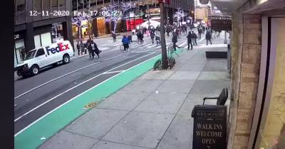 В Нью-Йорке автомобиль протаранил толпу активистов Black Lives Matter: видео