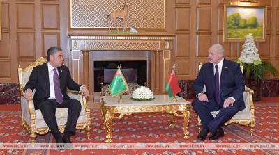 "Исторически значимое решение" - Лукашенко поздравил Туркменистан с 25-летием нейтралитета
