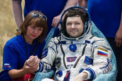 «Роскосмос» решил поднять зарплаты космонавтам на 16%