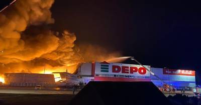 В Резекне открытым пламенем горел магазин Depo: площадь пожара 3500 квадратных метров