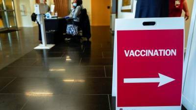 В США одобрили вакцину Pfizer и BioNTech и начали прививки от COVID-19