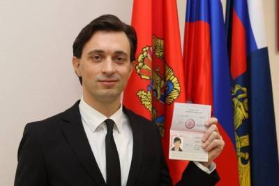 Итальянский волонтер, просивший Путина о гражданстве, получил паспорт РФ