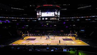 НБА: Лейкерс обыграли Клипперс на старте предсезонки