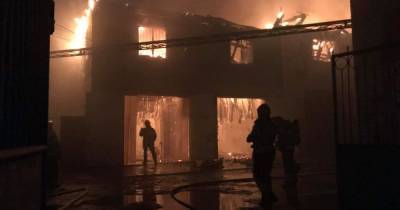 В центре Черкасс возник масштабный пожар: фото
