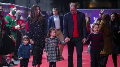 Кейт Миддлтон и принц Уильям впервые вышли на красную дорожку с тремя детьми