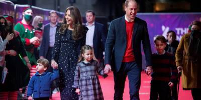 На благотворительном представлении. Кейт Миддлтон и принц Уильям с тремя детьми вышли в свет