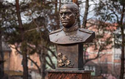 Памятник маршалу Жукову открыли в Черногории в честь 75-летия Победы