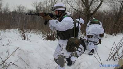 На Донбассе утром ранены двое украинских военных