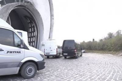 Под крематорием в Киеве выстраиваются очереди: что происходит. ВИДЕО