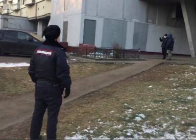 Пил успокоительные: отец с 5-летней дочкой выпали из окна 18 этажа в Москве