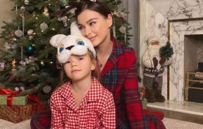 "Новогодняя": Елена Темникова записала трек вместе со своей 5-летней дочерью Сашенькой