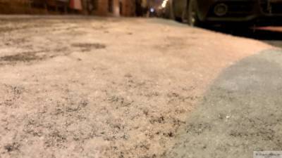 Дорожники Петербурга всю ночь боролись с последствиями снегопада