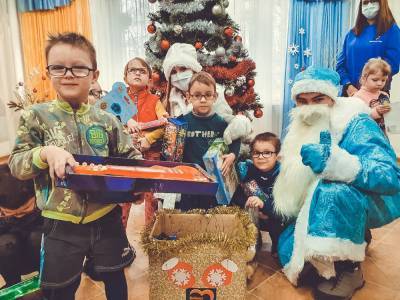 Праздник радости и добрых сердец. Как проходит акция БРСМ «Чудеса на Рождество» в Гродно