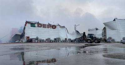 В Резекне открытым пламенем горел магазин Depo: площадь пожара 13 500 квадратных метров (ОБНОВЛЕНО в 11.40)