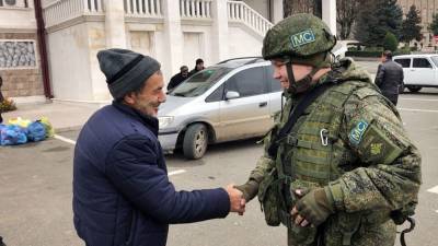 Как российские миротворцы помогают беженцам в Карабахе