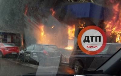 В центре Киева горит гостиница