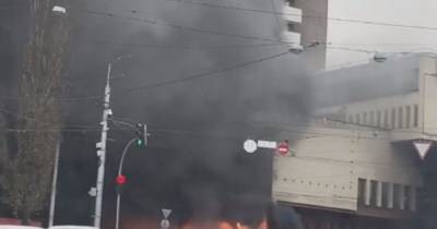 В центре Киева горит пристройка к отелю "Экспресс" (видео)