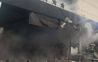 В центре Киева горел отель "Экспресс", движение транспорта затруднено