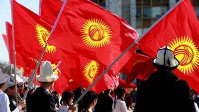 Будущую форму правления в Кыргызстане вынесут на референдум
