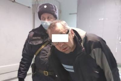 В Екатеринбурге нетрезвый мужчина избил врача