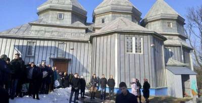 Очередной храм на Украине подвергся атаке нанятых раскольниками радикалов