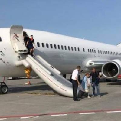В аэропорту Пскова самолет выкатился за летную полосу
