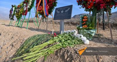 Памятный камень открыт на армянской границе, где ВС Азербайджана сбили вертолет — фото