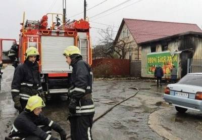 В Запорожье произошел пожар в магазине: очевидцы заявляют о поджоге (ВИДЕО)
