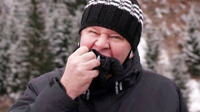 Комментатор Губерниев пожевал перчатку в прямом эфире из-за провала русских биатлонисток: фото