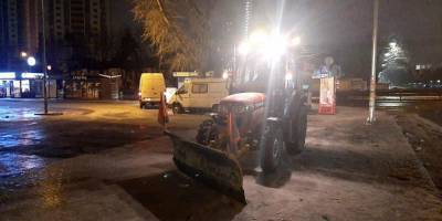 Ночью на улицах Киева работали более 300 единиц техники, дорогу обрабатывали противогололедными средствами
