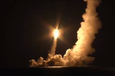 В Охотском море провели залповый пуск четырёх ракет «Булава»