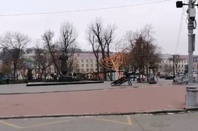 В Киеве вандал повалил ханукальный светильник. Полиция открыла дело