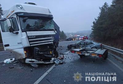 В Винницкой области не разминулись эвакуатор и грузовик: есть погибшие – жуткие фото