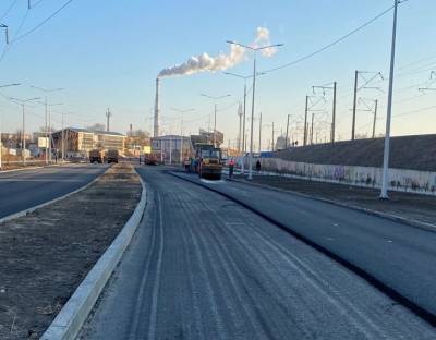 В Астрахани на улице Бориса Алексеева почти на 60% уложен новый асфальт и на 68% тротуарная плитка
