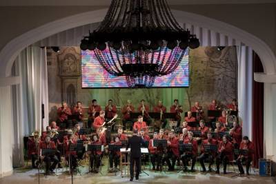 Алексей Дюмин поздравил Губернаторский духовой оркестр