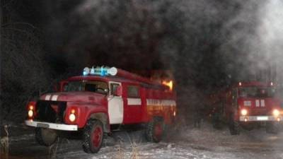 В Соль-Илецком городском округе ночью загорелась надворная постройка