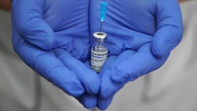 Глава центра Гамалеи назвал срок действия российской вакцины «Спутник V»